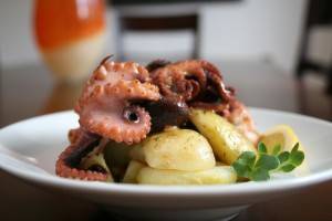 Octopus with potatoes