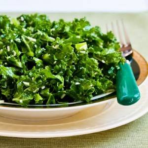 Salad with raw wild greens